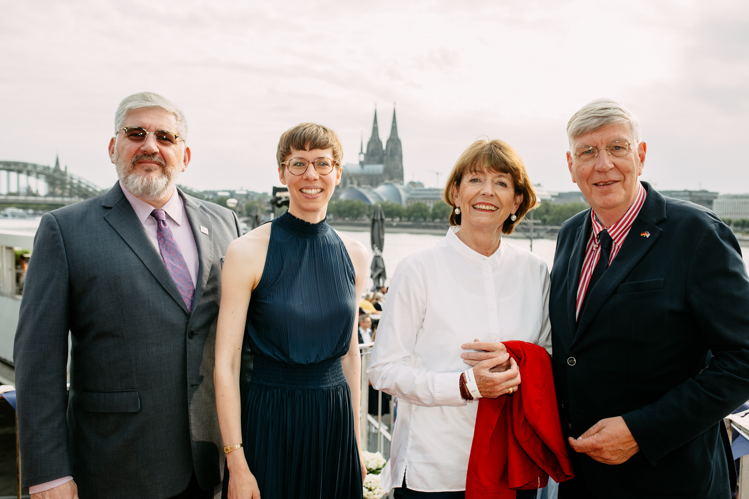 sliderimage-from left to right: Consul Chapman Godbey, Viktoria Harbecke, mayor Henriette Reker und Ingo Wolf. © Christian Schaffrin