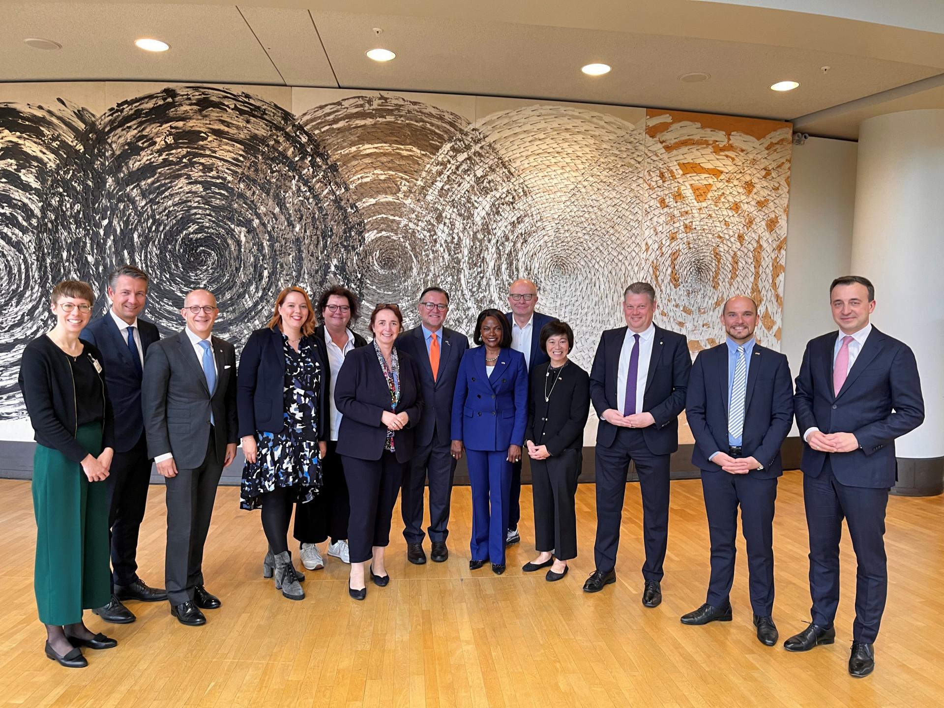 sliderimage-Meeting of the Former Members of Congress with the NRW-USA Parliamentary Group in the State Parliament in Düsseldorf